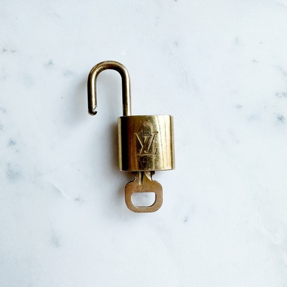 Louis Vuitton Lock & Key #323 - Picture 6 of 7